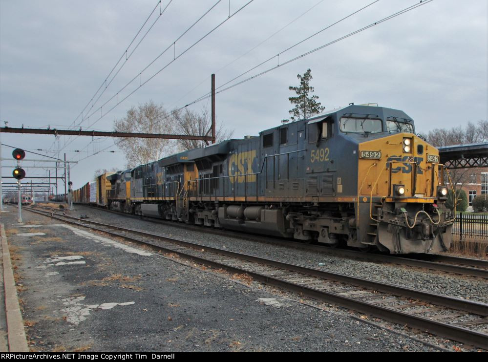 CSX 5492 leads Q403